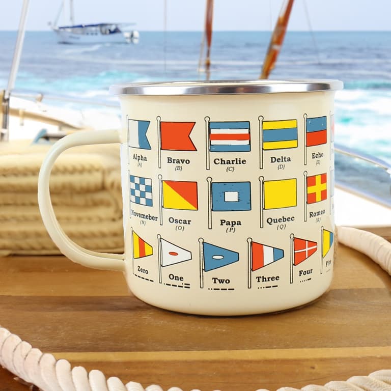 Emaille mok met nautische vlaggen