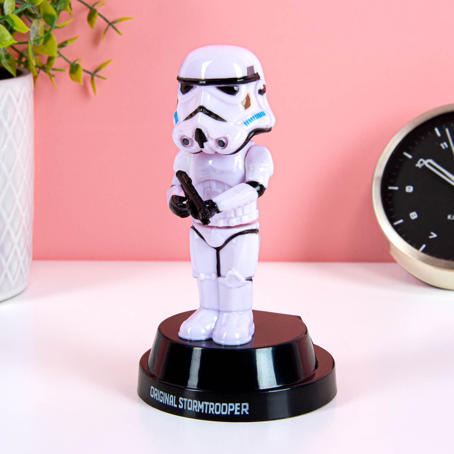 Stormtrooper poppetje op zonne-energie