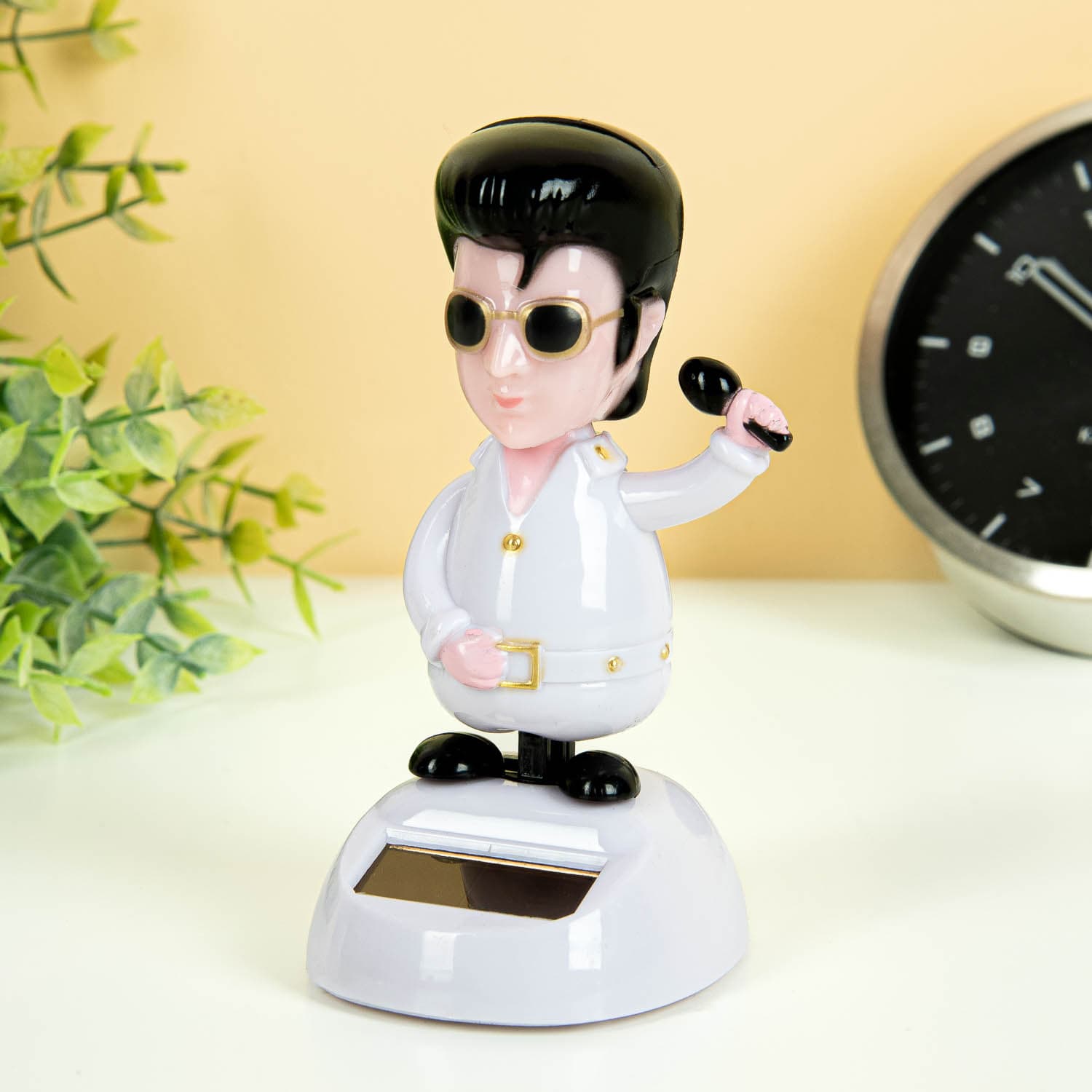 Elvis poppetje op zonne-energie