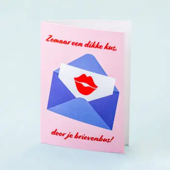 Wenskaart Kus door je brievenbus