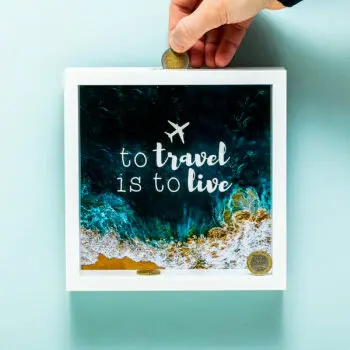 Houten spaarpot - To Travel Is To Live