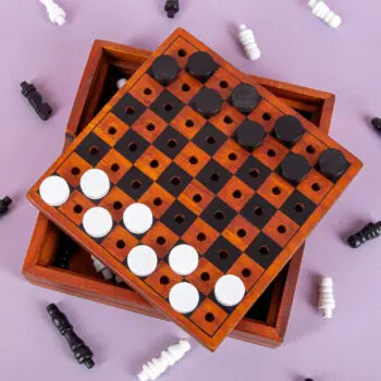 Houten dam- en schaakspel