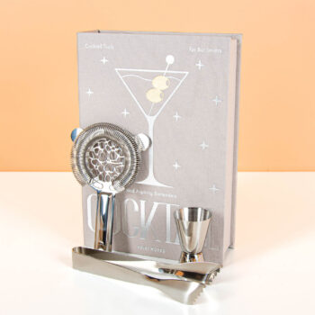 Essentials boek met cocktail tools