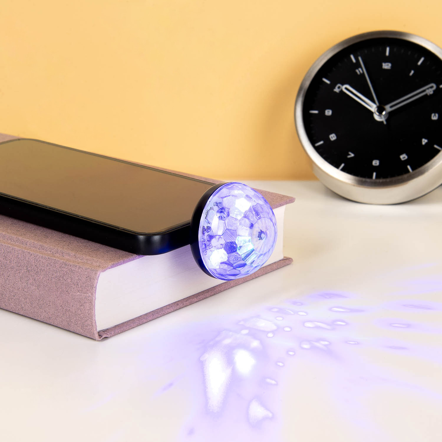 USB-C smartphone discolamp