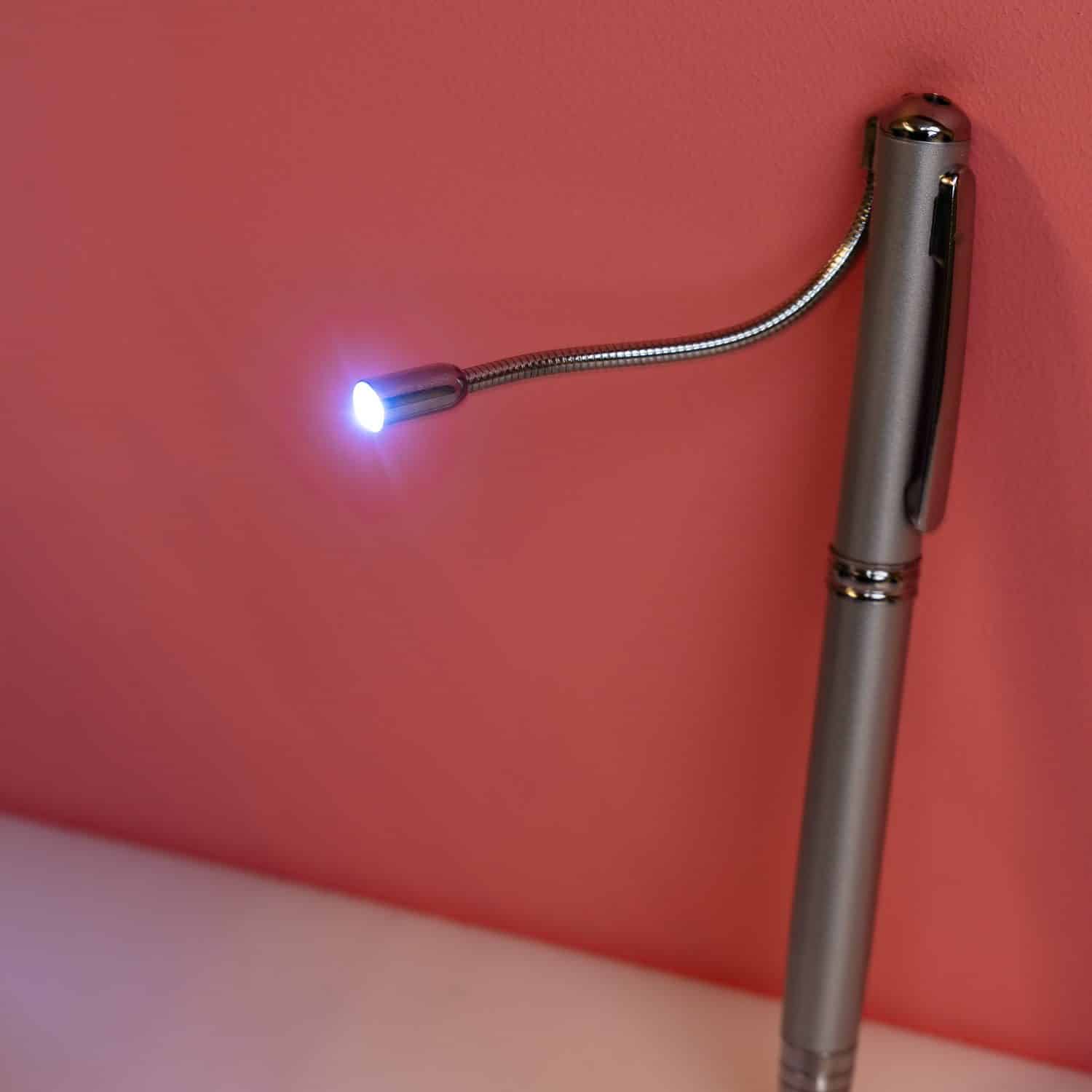 Pen met onzichtbare inkt en verlichting