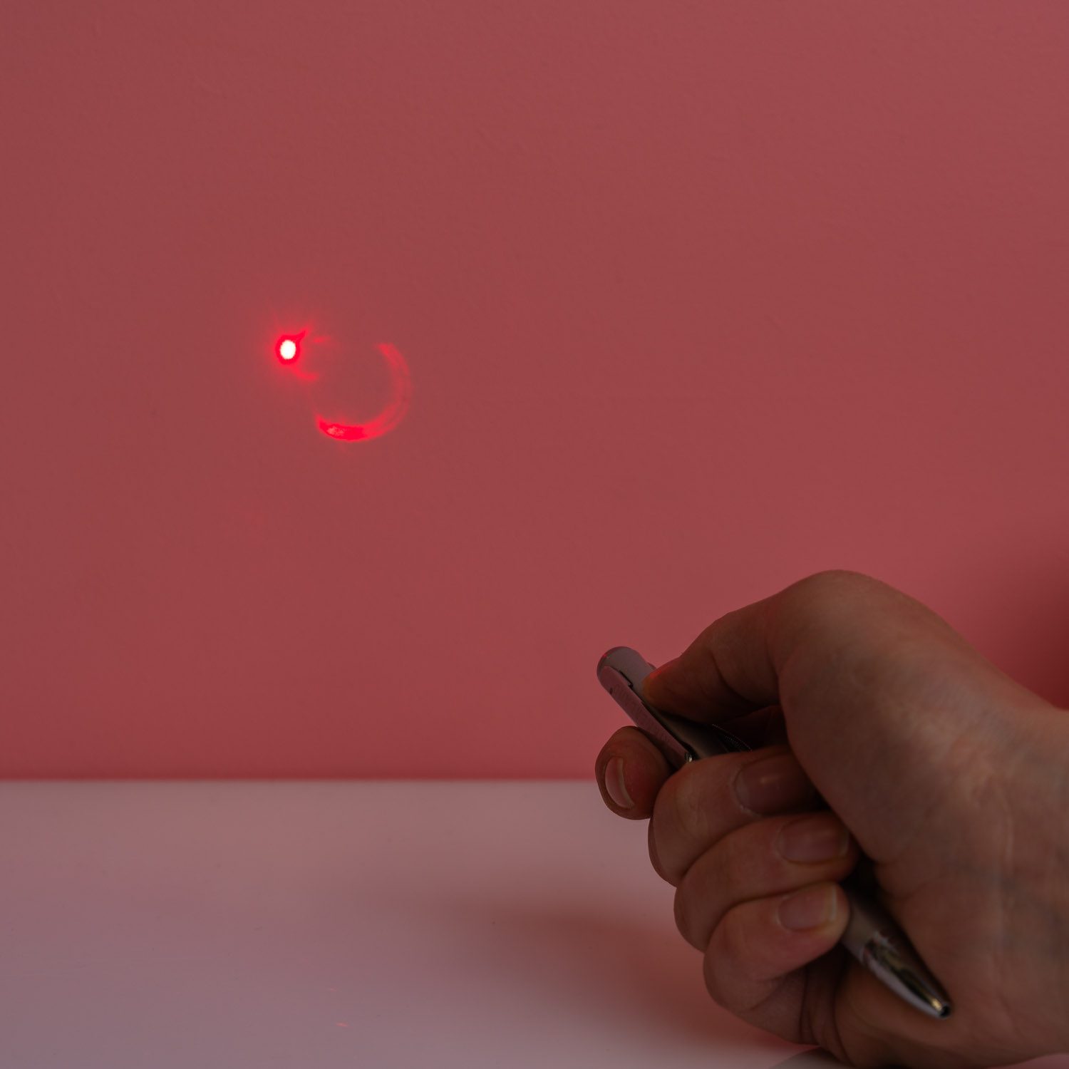 Pen met onzichtbare inkt en verlichting