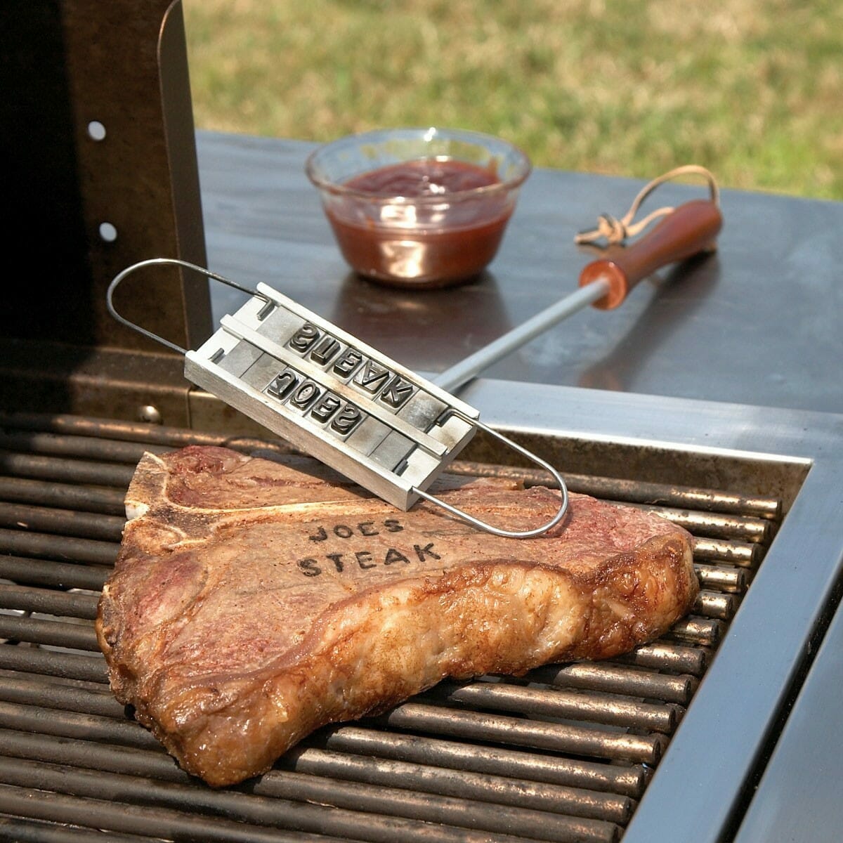 Afbeelding Invotis BBQ Brandijzer door Cadeau.nl